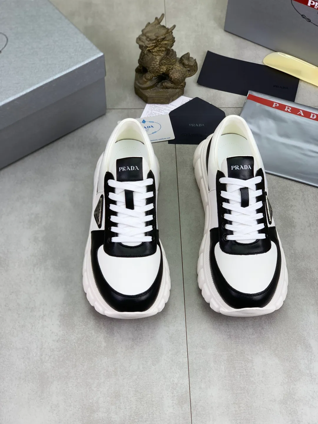 Men's men's shoes 💰P560💰[New style] High version official website popular models are on the market, 🆘 Classic popular models (Prada) are the main popular models, avant-garde and versatile fashion men's shoes private version mold opening, cowhide surface splicing 1:1.. Fashionable and simple, original imported cowhide lining cowhide feet; the atmosphere and personality are more fashionable, eye-catching and pursuing class. It will subvert the old idea and be a must-have for fashion trendsetters with you! Must keep it for yourself! Tall and comfortable, large and low, high-end quality workmanship. Code number: 38-44 (45 46 customized) 4️⃣ colors available.